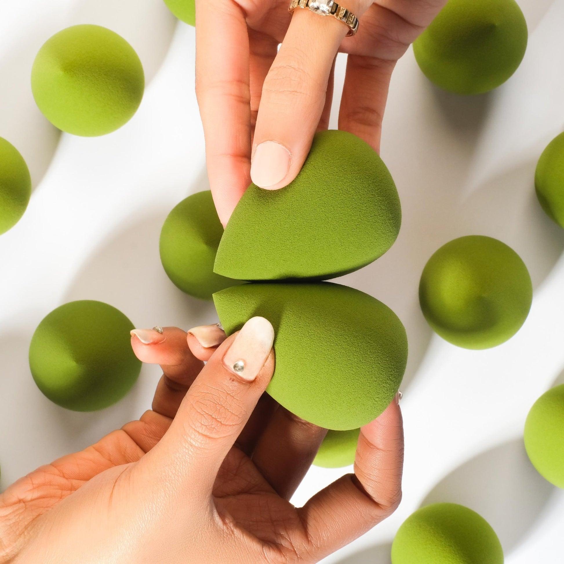 M Makeup Beauty Blender - M Makeup